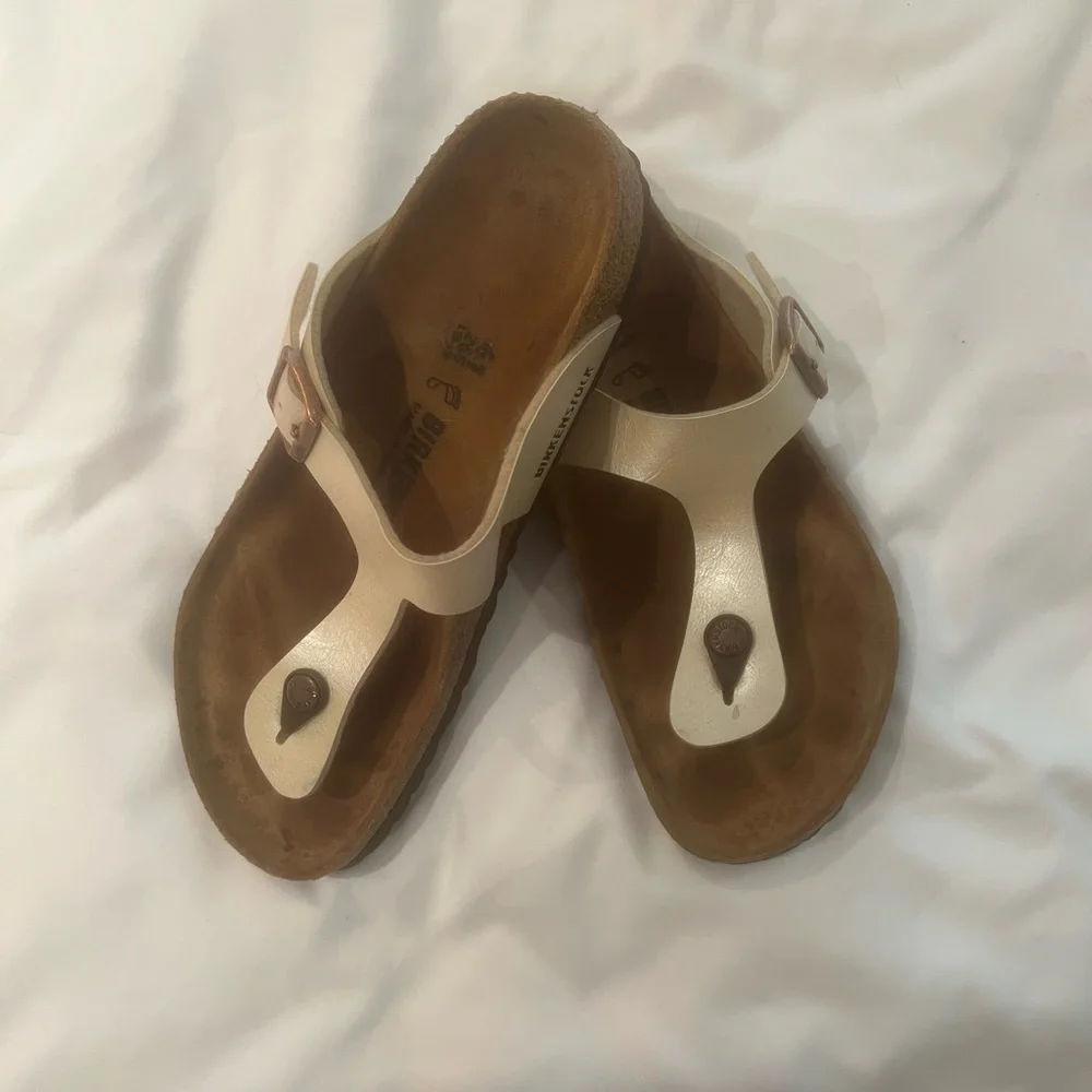 Birkenstock Gizeh Gold Sandals Size 10/41 - Picture 1 of 5